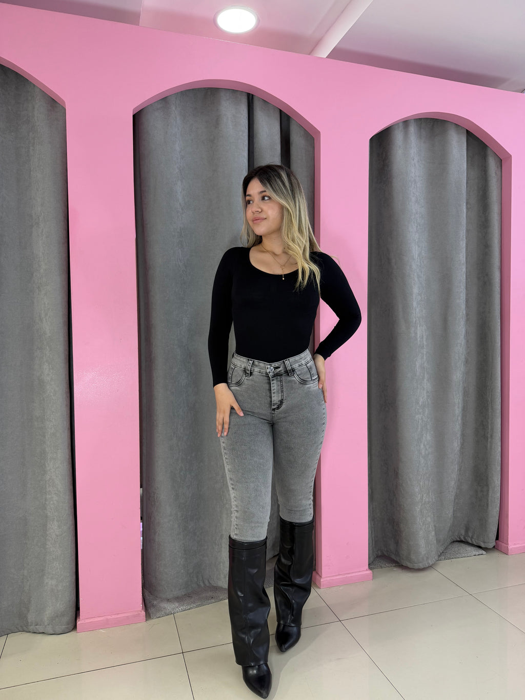 Skinny Gris